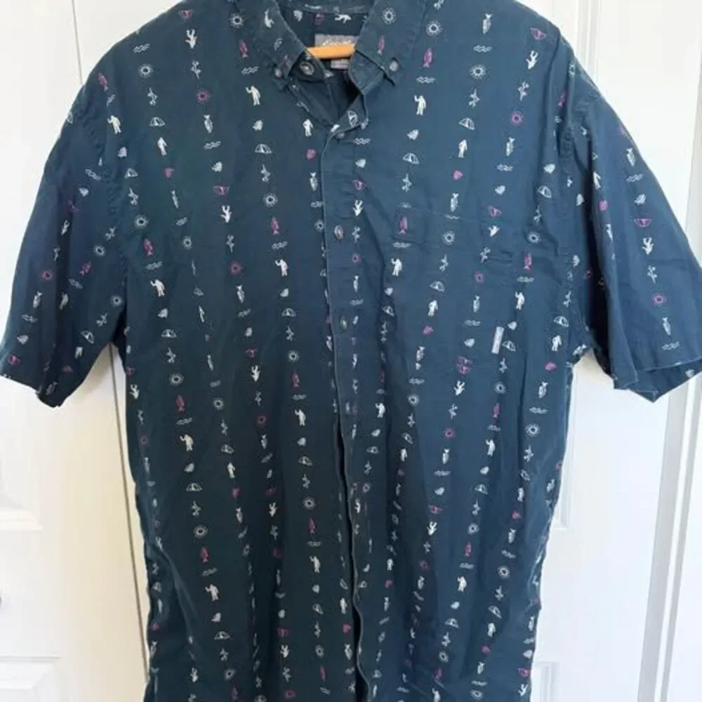Eddie Bauer Men's TXL Bigfoot Print Short Sleeve Shirt